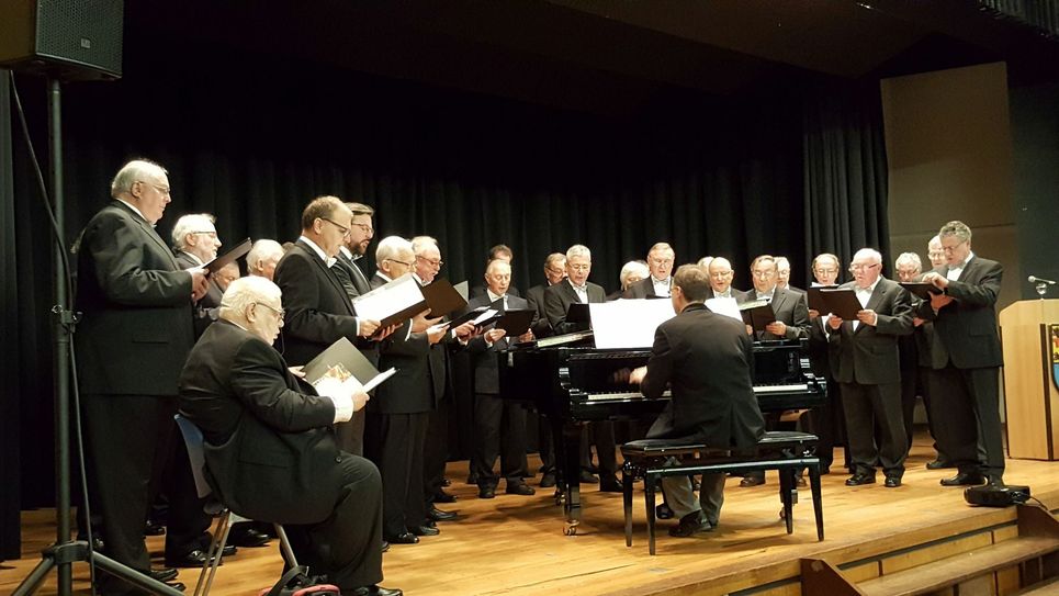 Sorgte für den guten Ton: Der Männergesangverein Kommern. mn-Fotos