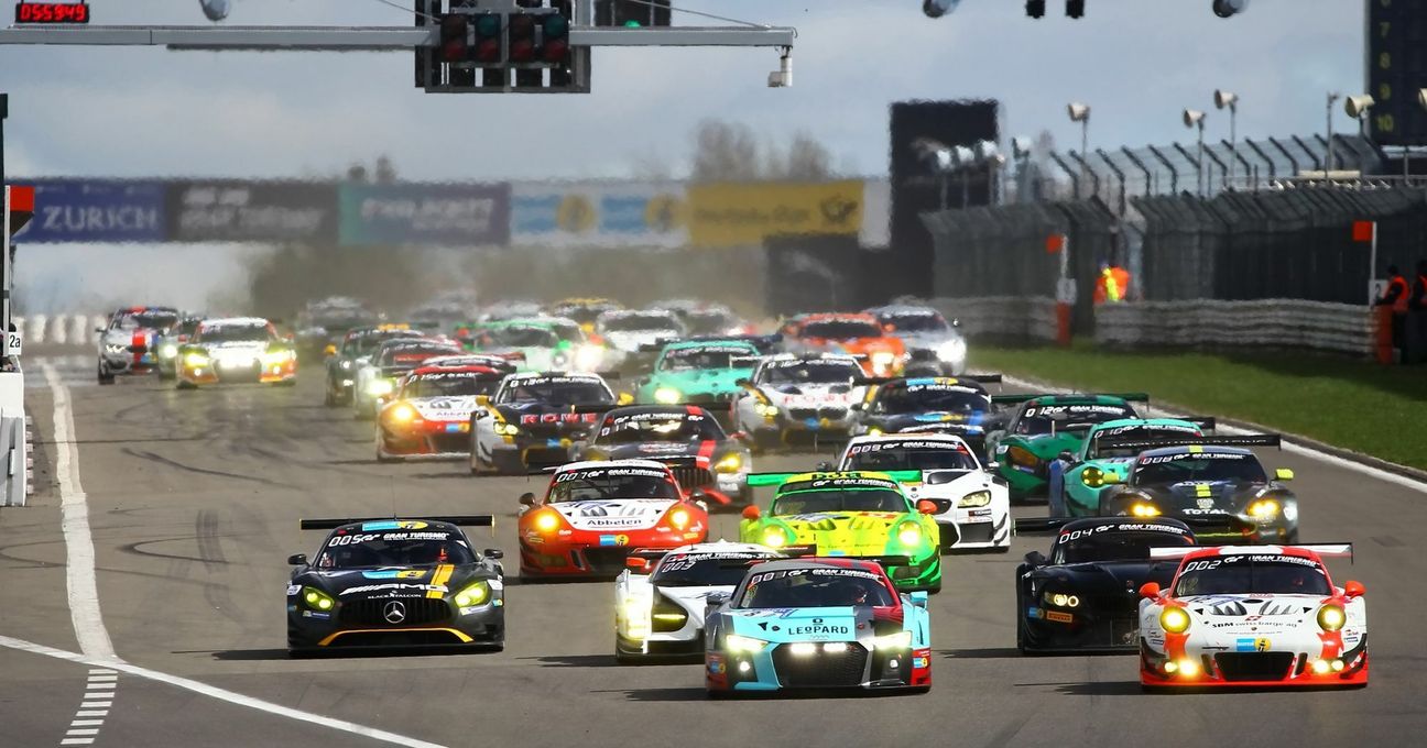 Bei der Qualifikation zum "ADAC Total 24h-Rennen" gehen in diesem wie im vergangenen Jahr wieder die Topteams der Rennszene an den Start. Foto: H.Elis/RACEPIX.eu