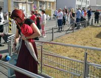 Zahlreiche Zuschauer und Journalisten warteten schon Stunden vor der Urteilsverkündung vor dem Gerichtsgebäude auf ihren Einlass.
