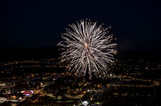 Das Feuerwerk "Dolomiten in Flammen" bildet traditionell den Abschluss der Gerolsteiner St.-Anna-Kirmes und ist am Montag um 22.15 Uhr zu sehen.