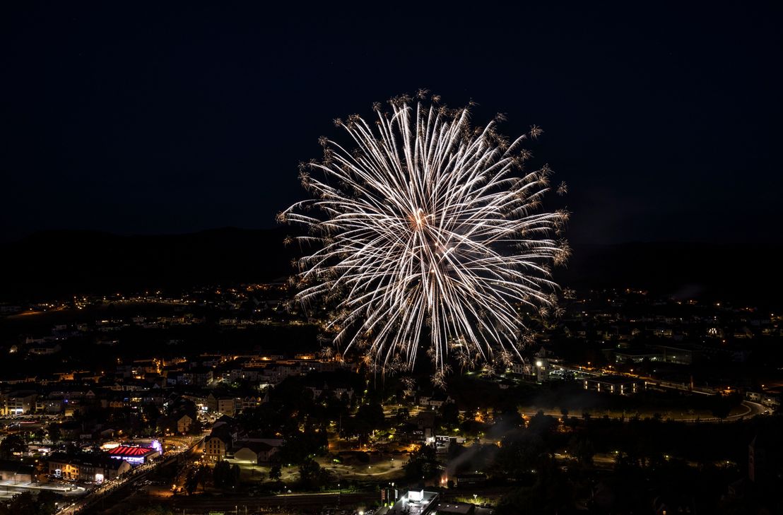 Das Feuerwerk "Dolomiten in Flammen" bildet traditionell den Abschluss der Gerolsteiner St.-Anna-Kirmes und ist am Montag um 22.15 Uhr zu sehen.