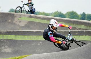 Klein und Groß misst sich beim »Tag des Rades« am Pumptrack Kalterherberg.