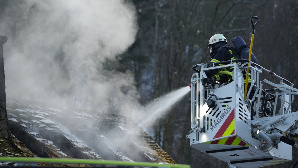 Durch den Brand entstand erheblicher Sachschaden.