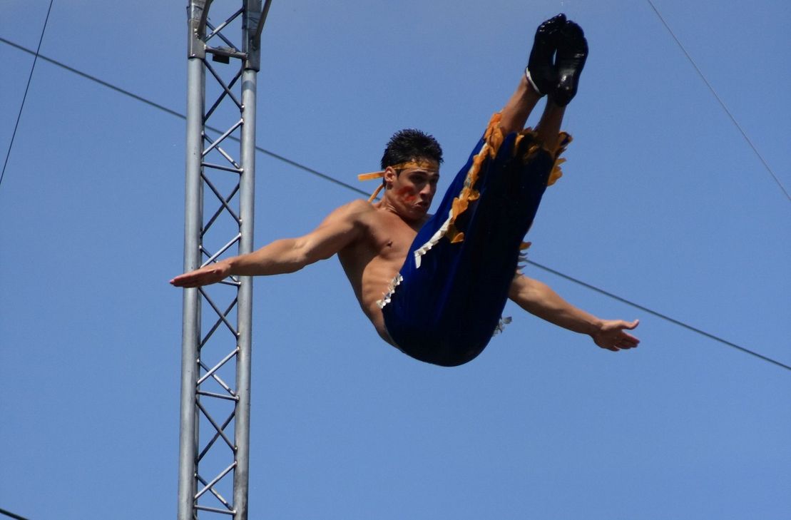 Die Acapulco Todesspringer premieren mit ihrer Aufführung im Eifelpark