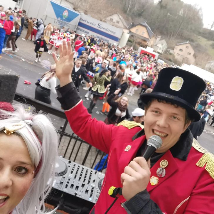 Am 4. Februar schlängelt sich ab 14.11 Uhr der närrische Lindwurm aus 33 Motivwagen und Fußgruppen wieder durch die Mettendorfer Straßen.