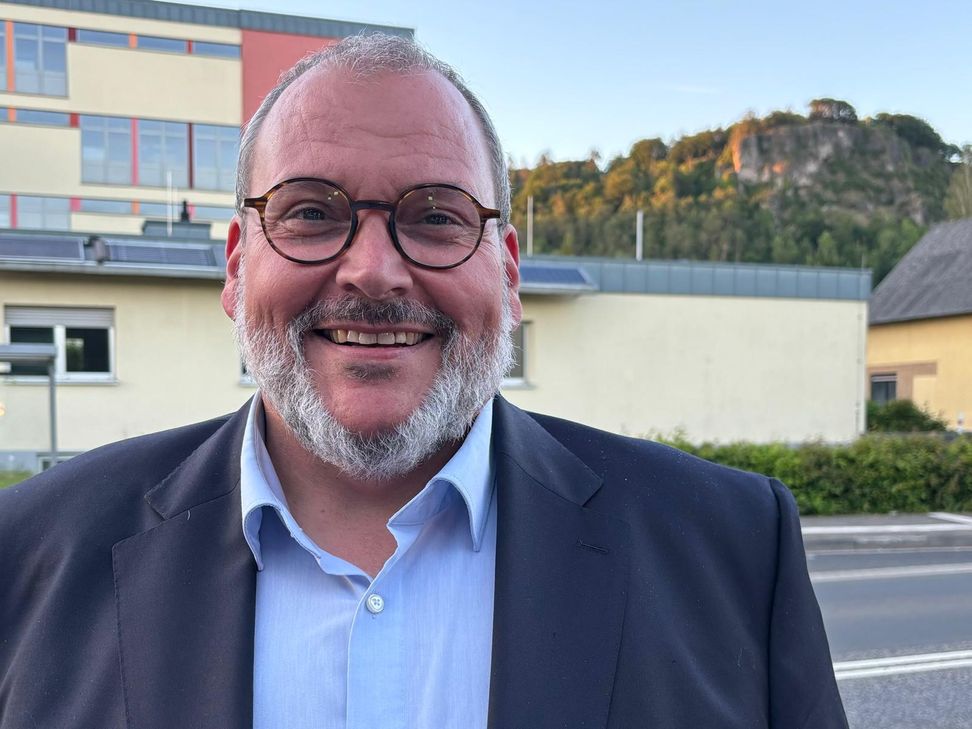 Stadtbürgermeister Uwe Schneider wurde nur denkbar knapp im Amt bestätigt, falls es bei diesem Ergebnis bleibt.