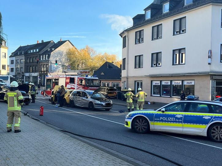 Aktuell sind zahlreiche Einsatzkräfte im Einsatz.