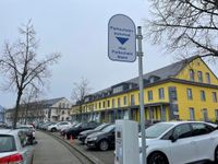 Die Parkplätze entlang der Straße und unterhalb des Ex-»Monte Petris« werden von der Stadt bewirtschaftet – maximale Parkzeit 3 Stunden.