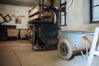 Die historische Lehmmaschine ist ein Unikat und mehr als 100 Jahre alt. Sie steht im Museum Glockengießerei Mabilon.