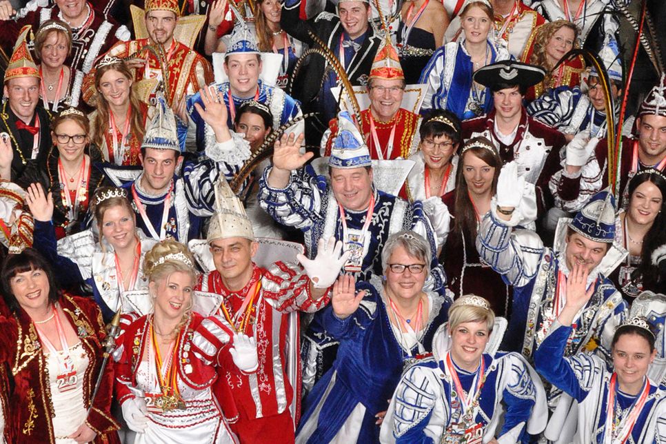 Über 50 Prinzenpaare nahmen am großen WochenSpiegel-Prinzenempfang 2017 in der Bitburger Stadthalle teil. Auch in dieser Session werden zur traditionellen Karnevalsveranstaltung, die erstmals in der Europahalle in Trier stattfindet, wieder zahlreiche Gäste erwartet. Foto: IZ