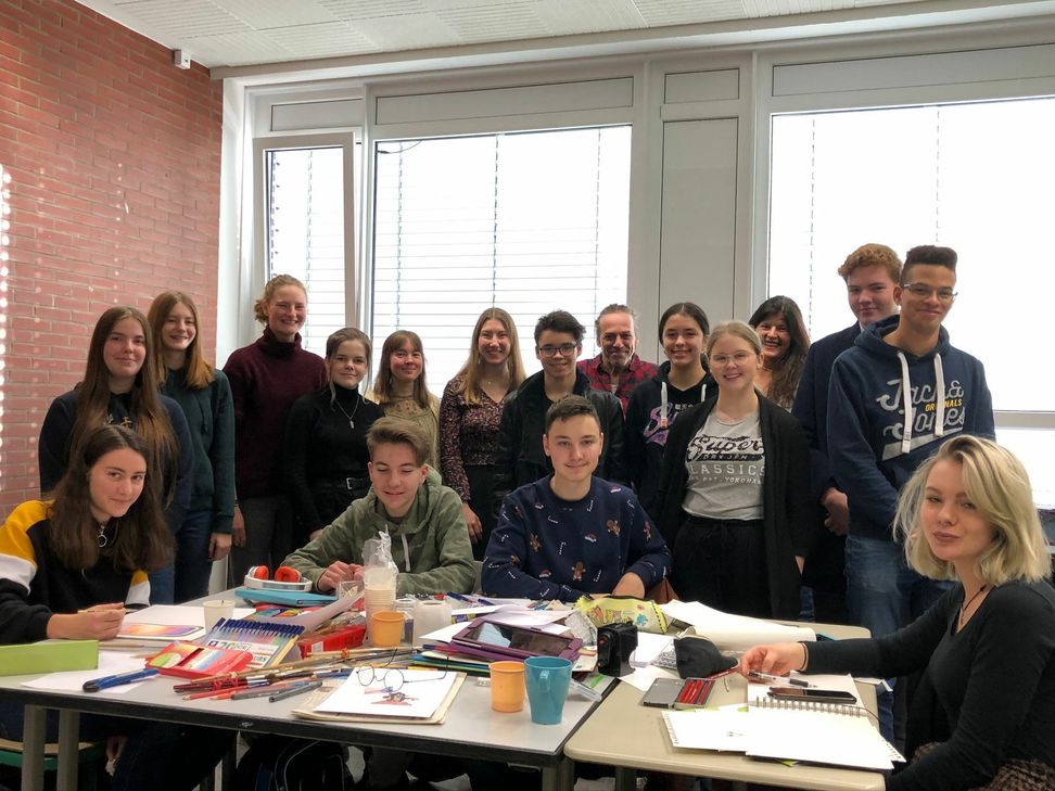 Schüler am St. Michael-Gymnasium Monschau haben sich im Rahmen der Lit.Eifel-Schreibwerkstatt mit Europa beschäftigt. Im nächsten Jahr sollen ihre Geschichten als Buch erscheinen. Foto:  T. Förster