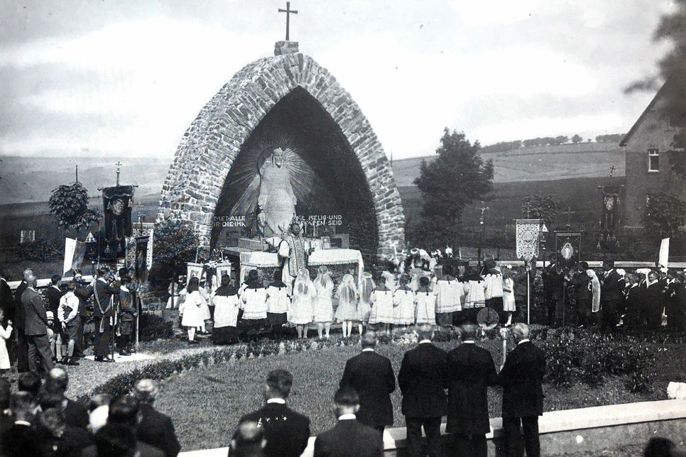 Das heutige Kriegerdenkmal in Rescheid wurde in den 30er Jahren ursprünglich als Christ-Königs-Platz geschaffen. Fotos: Privat