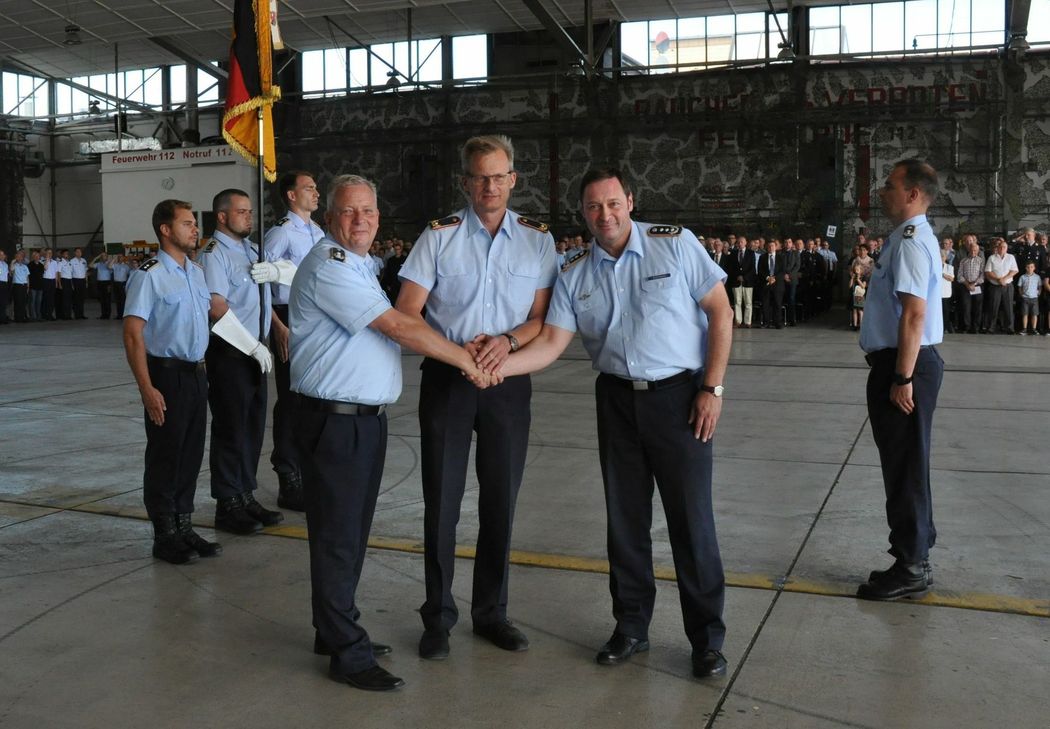 Von links: Oberstleutnant Thomas Schneider, Brigadegeneral Dr. Jan Kuebart und Oberst Holger Radmann.