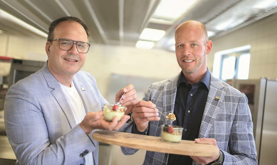 Die Sander-Chefs Jens und Peter Sander freuen sich über die dritte Auszeichnung in Folge.