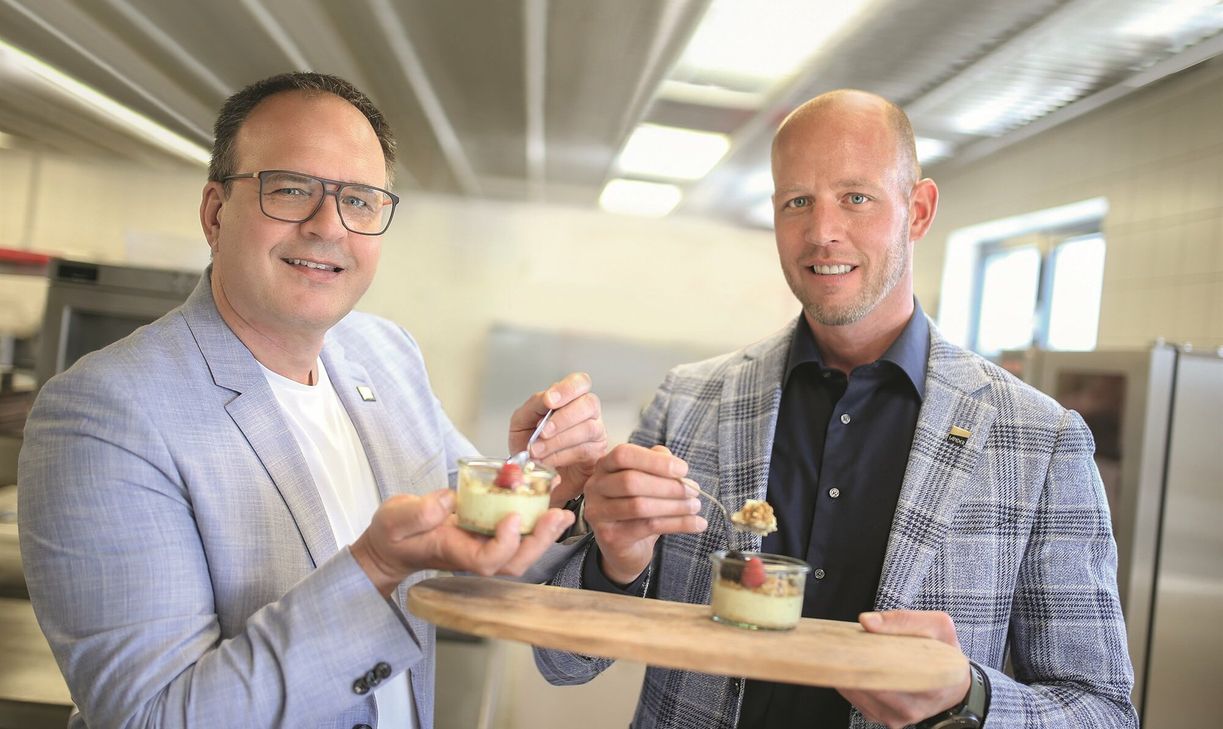 Die Sander-Chefs Jens und Peter Sander freuen sich über die dritte Auszeichnung in Folge.