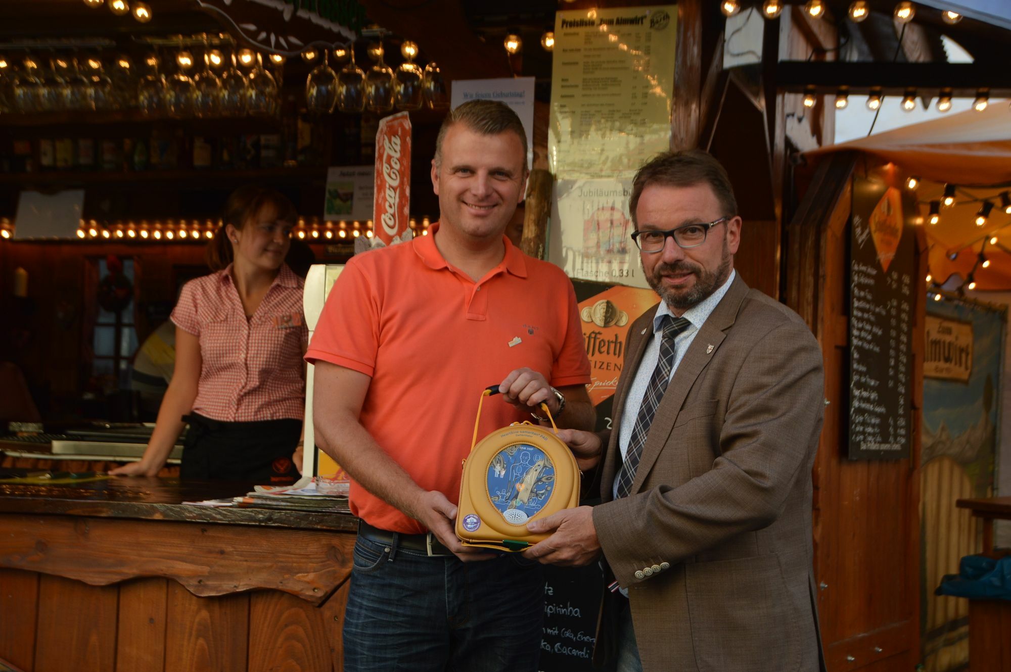 Mayens Oberbürgermeister Wolfgang Treis mit Sascha Barth (links).