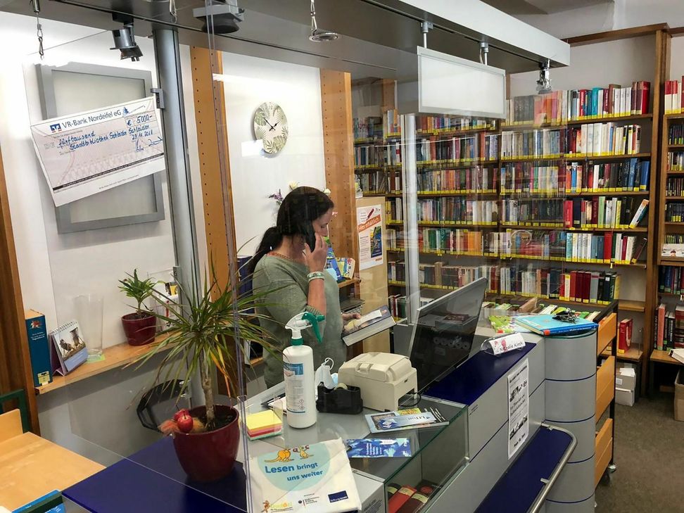 Das Telefon der Bibliotheksleiterin Sabine Hergarten steht seitdem nicht mehr still. Foto: Bürgerstiftung Schleiden