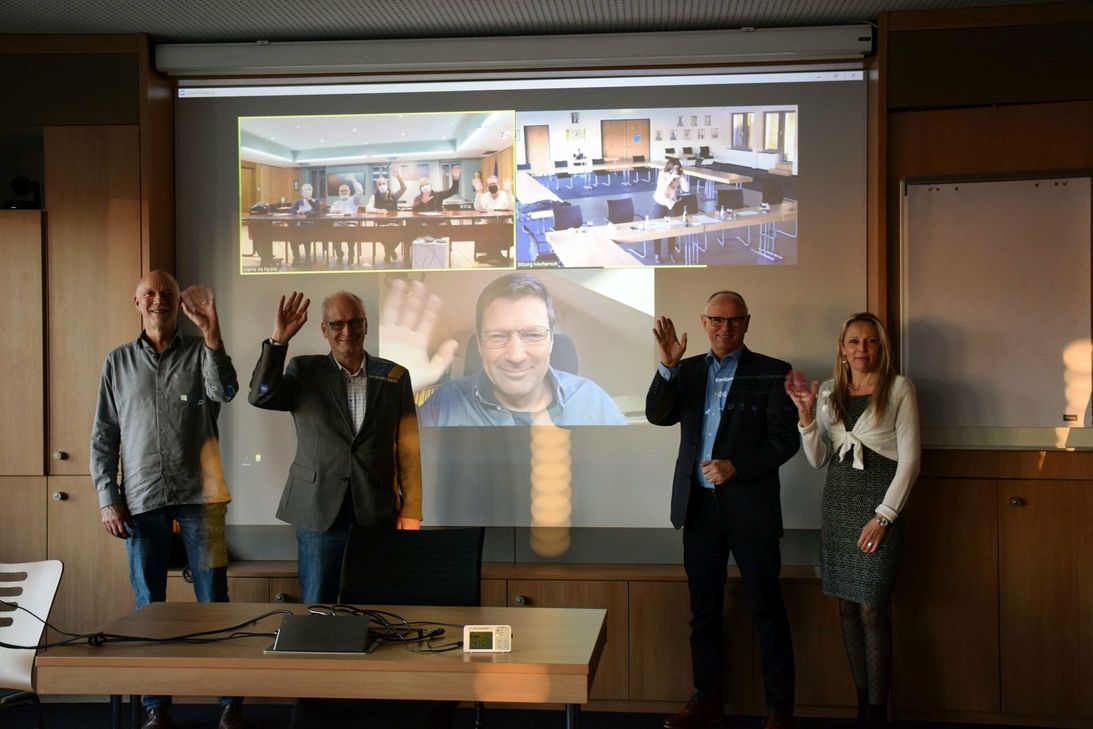 Die Städtepartnerschaft zwischen Nyons und Mechernich ist geprägt von Freundschaft. Im Live-Stream verkündete Pierre Combes, der Bürgermeister des 6.800-Einwohner zählenden Ortes, dass Nyons der Mechernich-Stiftung 100.000 Euro spendet.