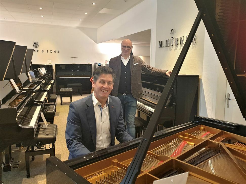 Marcus Hübner (vorne) und Andreas Ammer, Vorstandsvorsitzender der Kulturstiftung Trier. Foto: Agenturhaus