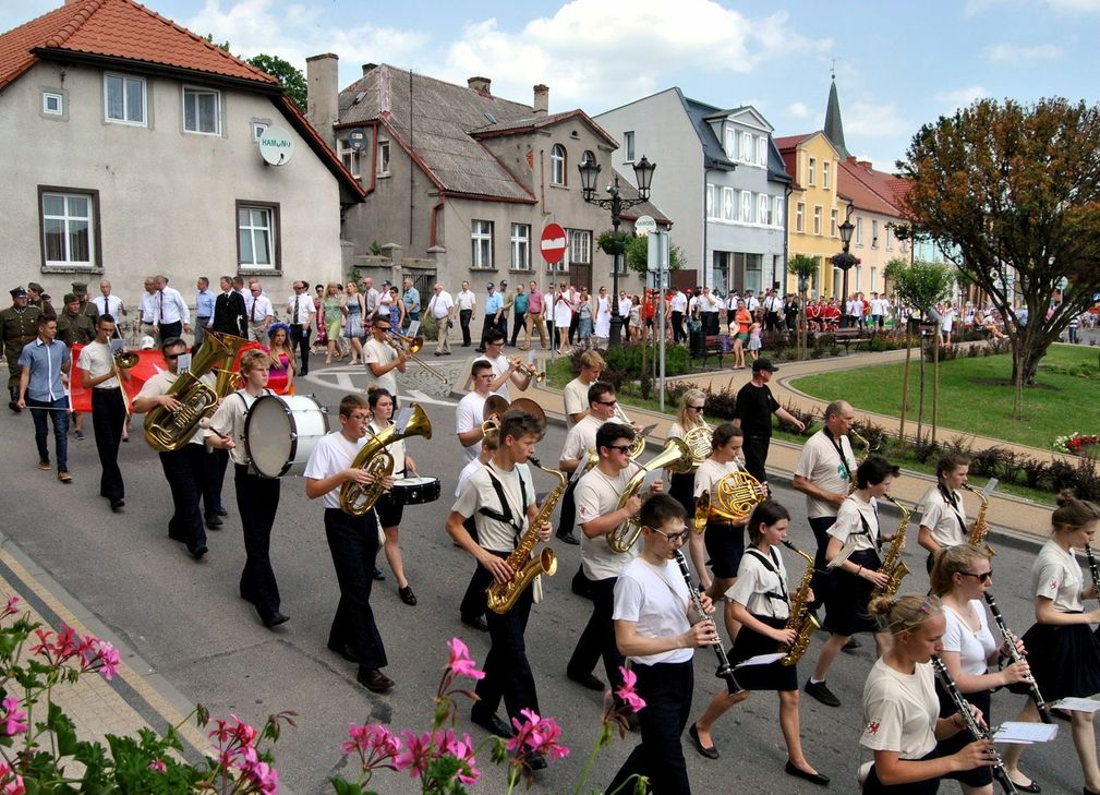 Ein Festzug zog durch Skarszewy bis zum Marktplatz.