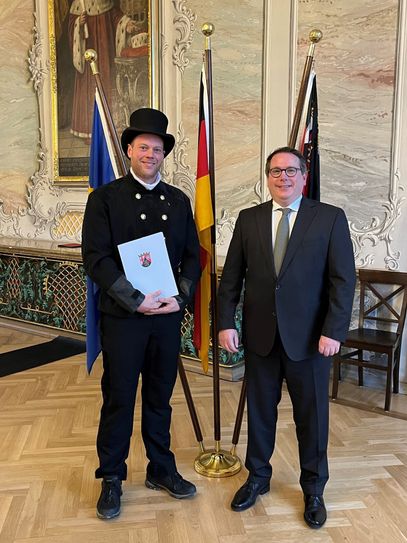 Nicoals Kunz (l.) mit ADD-Präsident Thomas Linnertz.