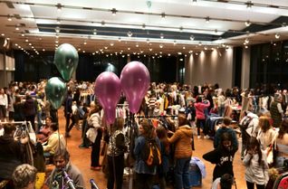 Der 5. Girls Flohmarkt findet wieder in der Hunsrückhalle statt.