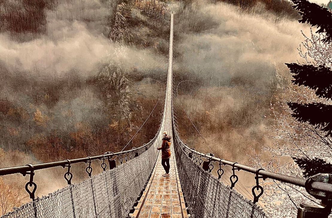 Mystisch wirkt die Geierlay in den Herbst- und Wintertagen. Besucher lockt sie zu jeder Jahreszeit in die Region.