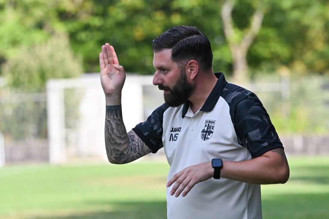 Mayens Trainer konnte mit der Leistung seiner Mannschaft nicht zufrieden sein.