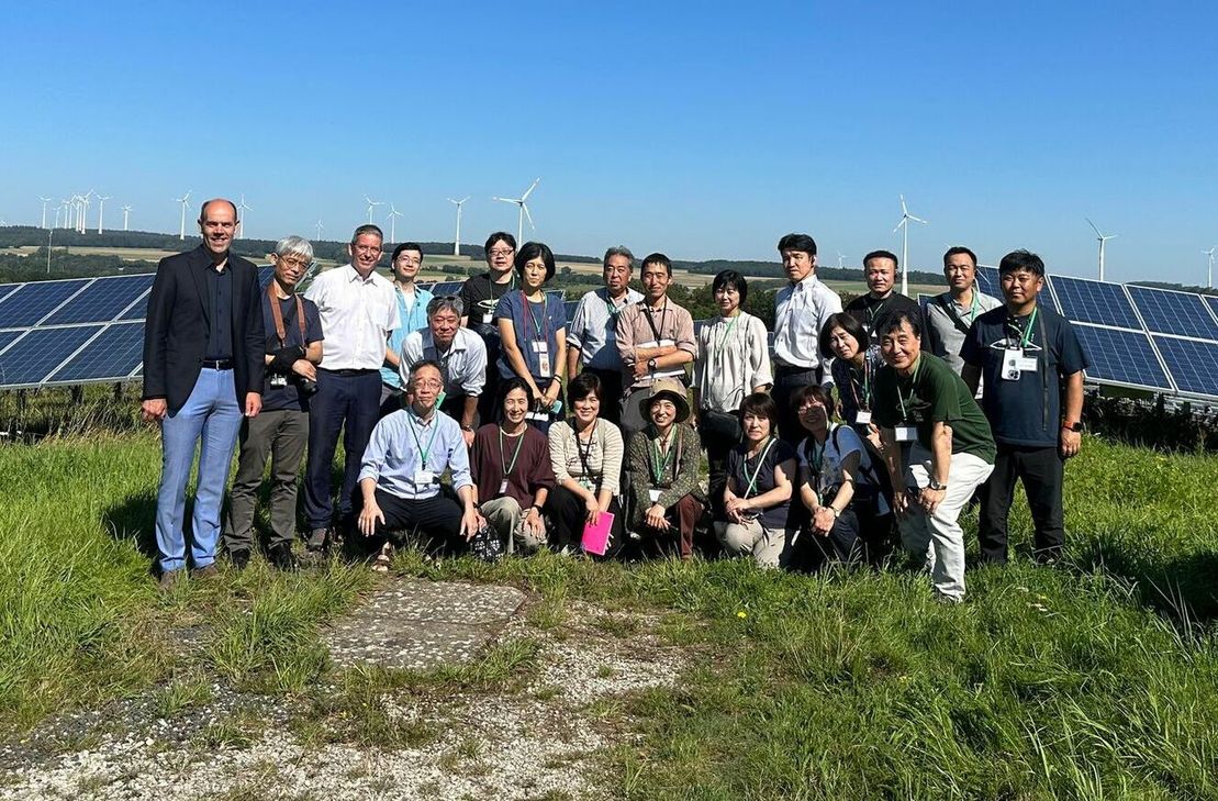 Landrat Volker Boch freute sich über den bereits 26. offiziellen Austausch mit japanischen Fachbesuchern. Zum Besuchsprogramm zählten auch die Energieprojekte der Rhein-Hunsrück Entsorgung.