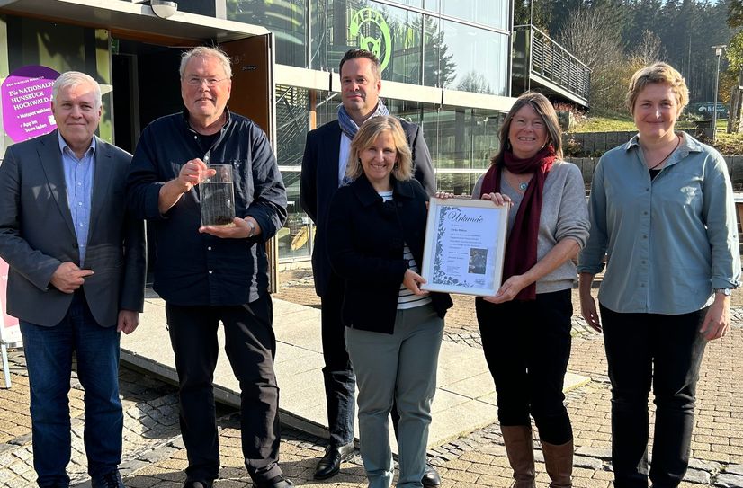 Vorstellung der neuen Rotalgen-Gattung, v.l.n.r. Prof. Dr. Eberhard Fischer, Burkhard Leh, Prof. Dr. Dietmar Quandt, Klimaschutz- und Umweltministerin Katrin Eder, Ministerin a. D. Ulrike Höfken, Dr. Dorothee Killmann.