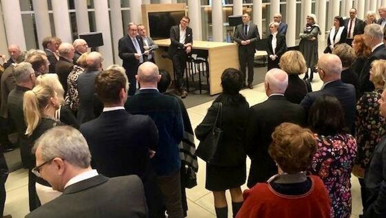 Blick ins Foyer der Philharmonie Luxemburg während der Begrüßung durch den Präsidenten des rotarischen Länderausschusses Belgien, Luxemburg, Deutschland, "Inter-Country-Commitee BeLux und Deutschland" (ICC BeLux), René Friederici.