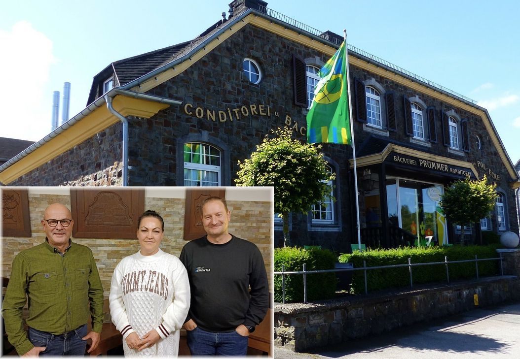 Der Gebäudekomplex der Bäckerei Prümmer in Lammersdorf wechselt zum Jahresende den Eigentümer. Bäckermeister Harald Prümmer hat die schmucke Immobilie an die Eheleute Ina und Toni Müllers (kl. Foto) aus Lammersdorf verkauft. Foto: Hoffmann