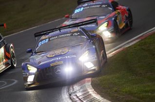 Die Mercedes AMG GT3 von Winward Racing dominieren das Rennen sechs Stunden vor Ende.