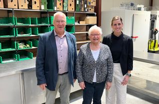 Tafel-Vorsitzender Georg Kaulen, Ladenleiterin Brigitte Flesch und Bürgermeisterin Dr. Carmen Krämer in den neuen Räumen der Monschauer Tafel, die rund 750 bedürfitge Menschen aus Monschau, Roetgen und Simmerath versorgt und dem Lebensmittel-Verschwendung den Kampf ansagt.