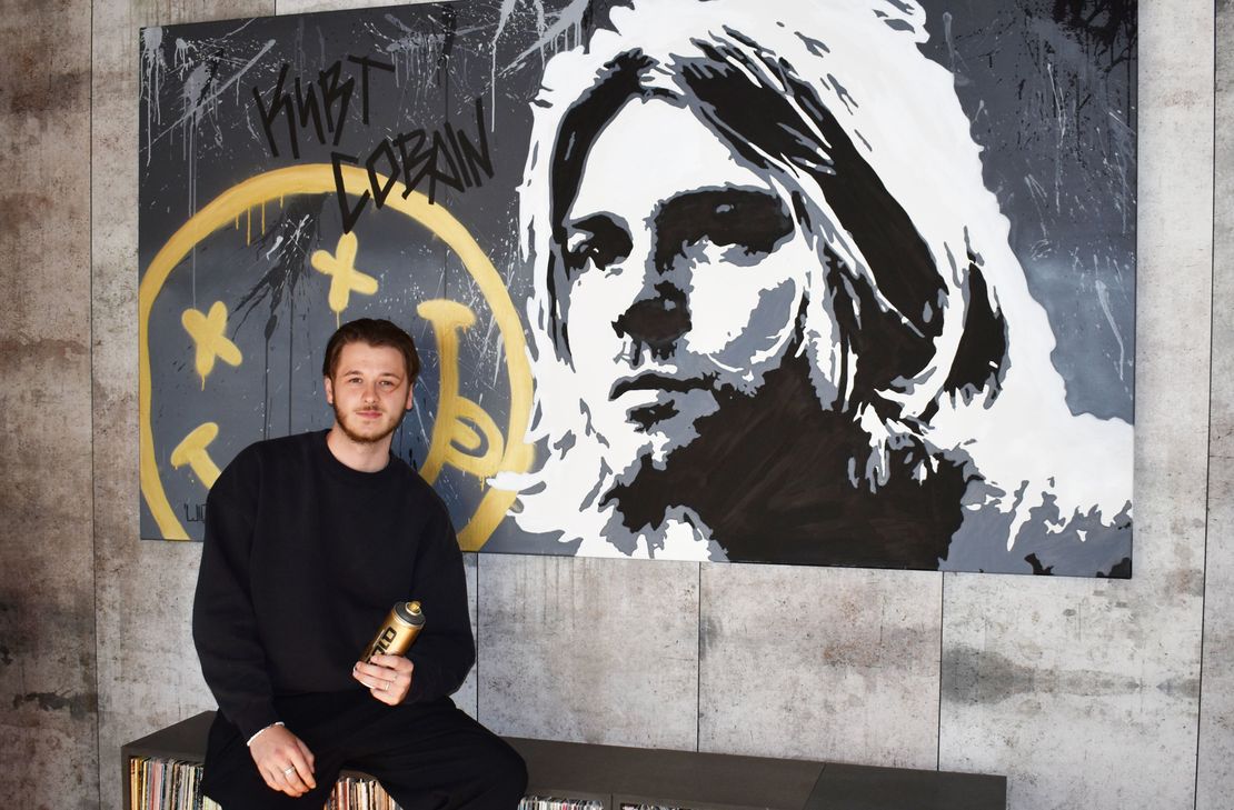 Dieses Graffiti-Werk auf Leinwand von Niklas Wida ziert das Wohnzimmer seiner Eltern.