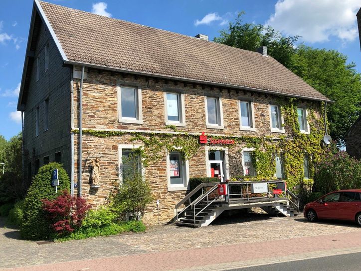 16 Geschäftsstellen der Sparkasse Aachen werden im Herbst zu Selbstbedienungsstandorten - unter anderem Lammersdorf (im Bild) und Rott. Foto: T. Förster