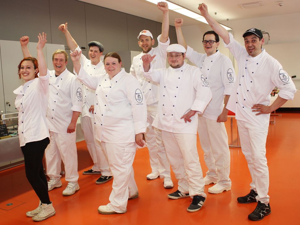 Impressionen aus der Meisterprüfung der Fleischer bei der HwK Koblenz, der sich acht Absolventen stellten. (Foto: HwK Koblenz)