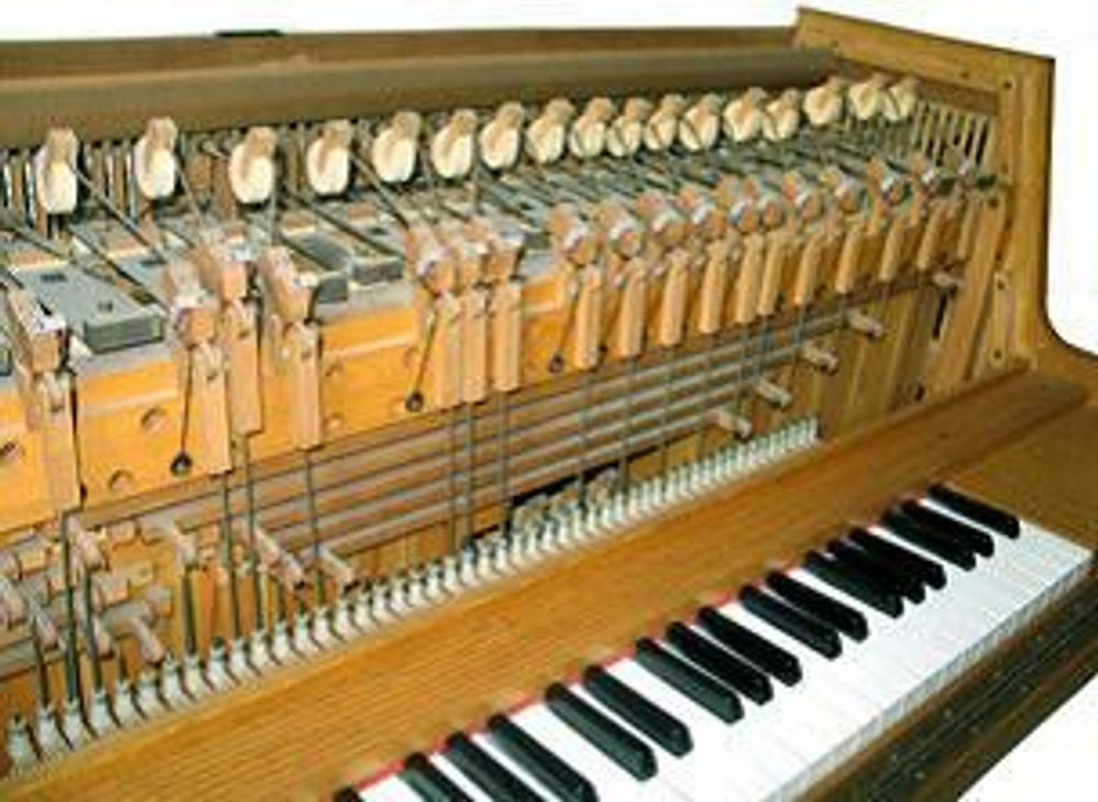 Die Celesta wurde im Jahre 1886 von Victor Mustel in Paris erfunden und von ihm beim dortigen Patentamt auch im selben Jahr patentiert. In diesem Patent ist auch der Name Celesta festgelegt, den sich Victor Mustel eigens für dieses neue Instrument ausgedacht hatte. In seinem Patent weist