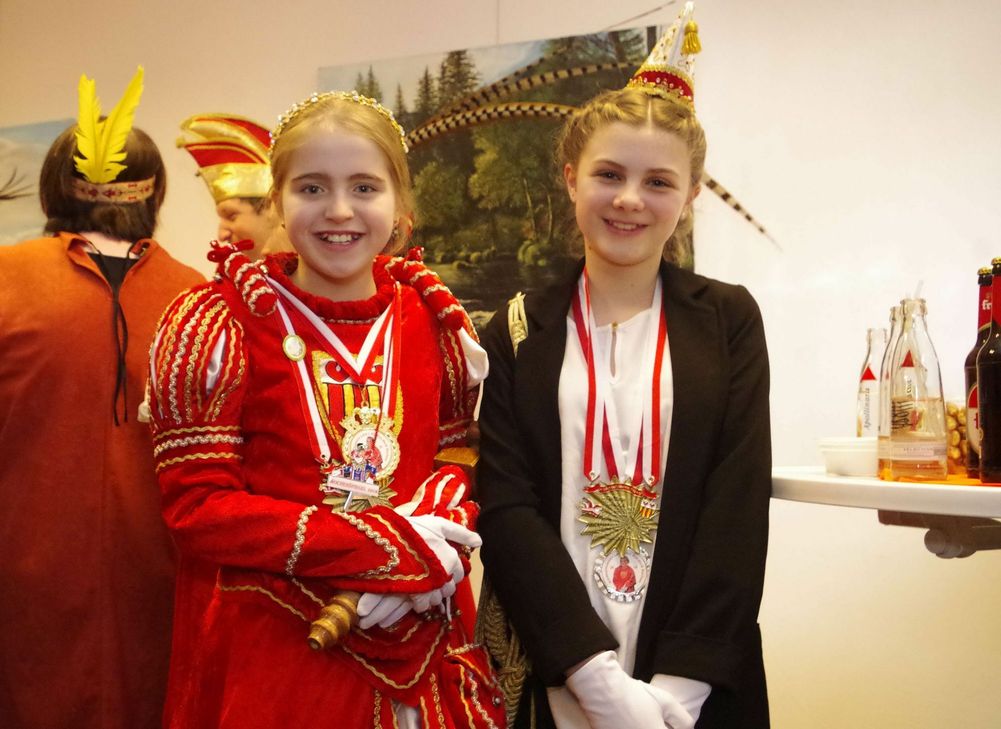 Kinderprinzessin Lara I. und Adjutantin  Nele von der KG Bachem. Foto Mager