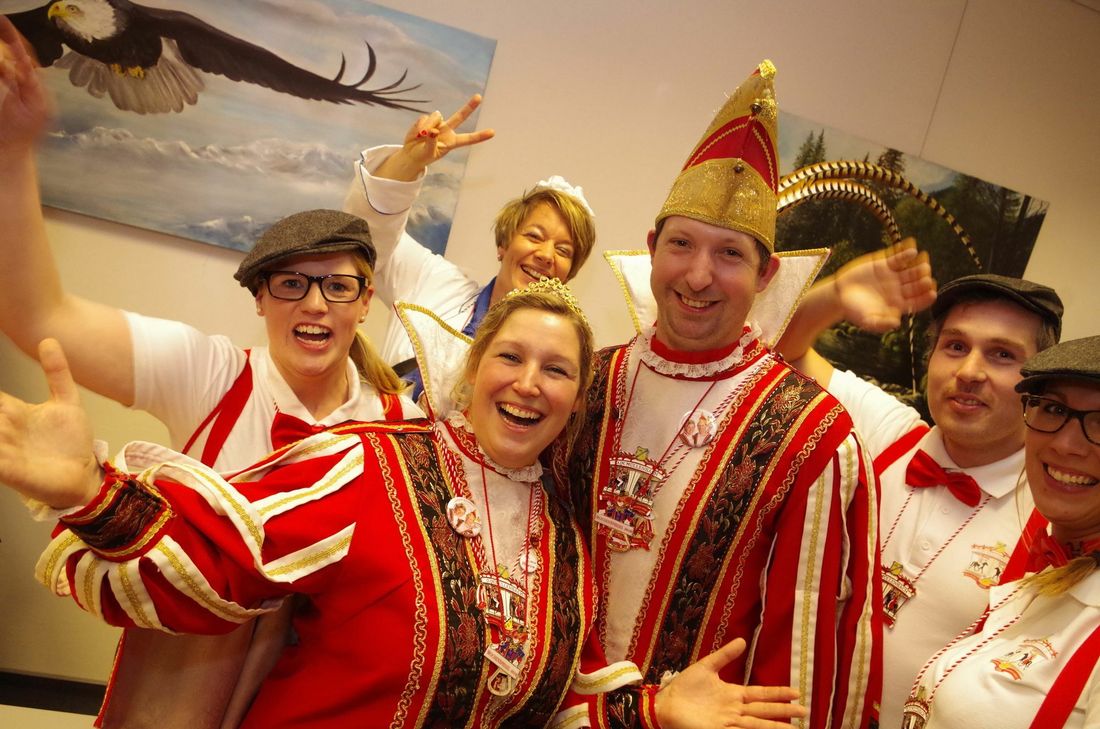 Prinzessin Sarah I. und Prinz Michael I. aus Müllenbach mit Gefolge. Foto: Mager