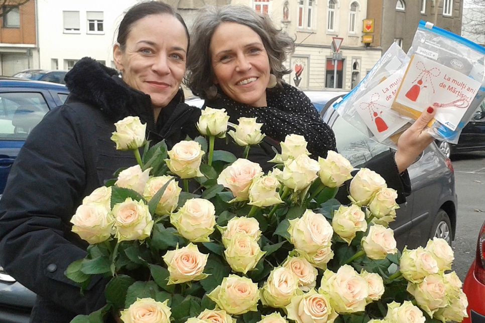 Tanja Zerfaß (links) und Katja Sauer haben auch in diesem Jahr wieder Rosen ins Bordell gebracht. Foto: FF
