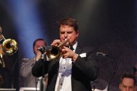 Mit einem verruchten Hauch des Berlins der wilden Zwanziger Jahre eröffnete das Moka Efti Orchestra das Krimifestival "Tatort Eifel".