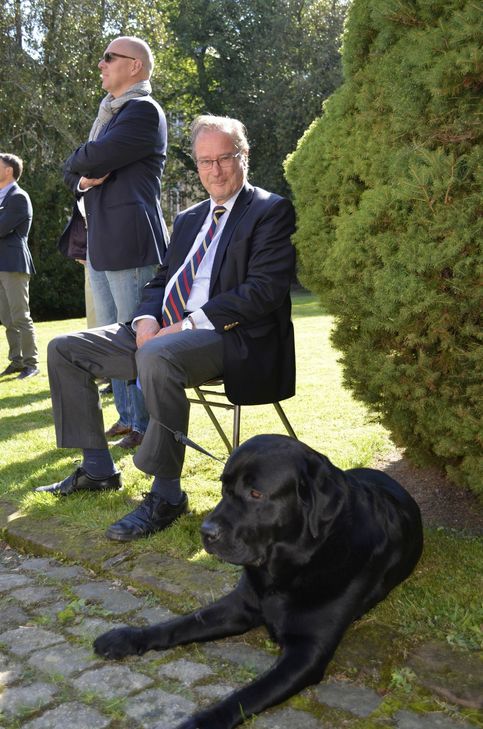 Der ehemalige Außenminister Klaus Kinkel gehörte mit seinem Hund Jago zu den Gästen.
