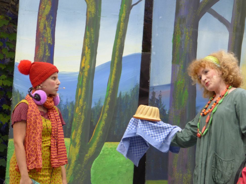 Das Märchen von Rotkäppchen in moderner Inszenierung begeisterte das junge Publikum. Foto: Christoph Hahn