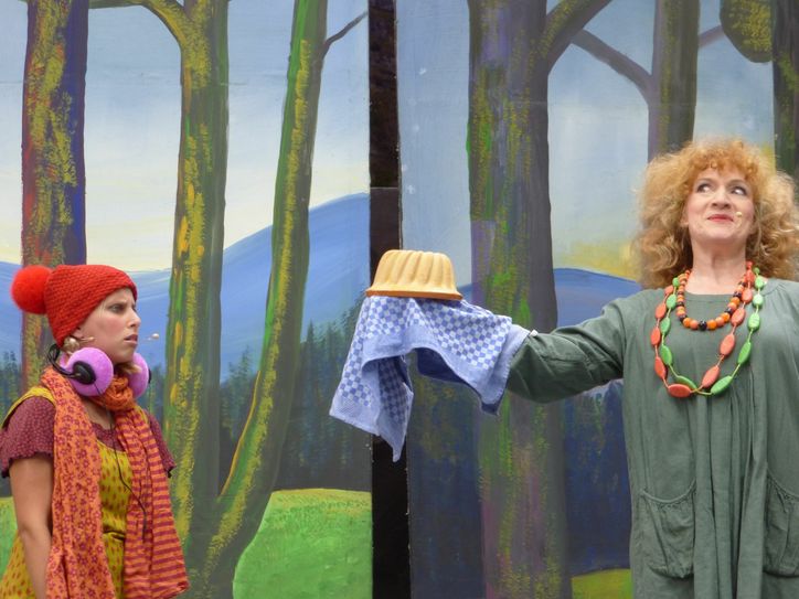 Das Märchen von Rotkäppchen in moderner Inszenierung begeisterte das junge Publikum. Foto: Christoph Hahn