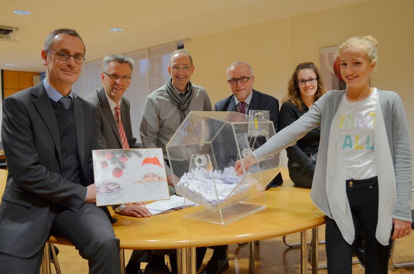 Glücksfee Laura ermittelte die diesjährigen Gewinner des Lions-Adventskalenders.