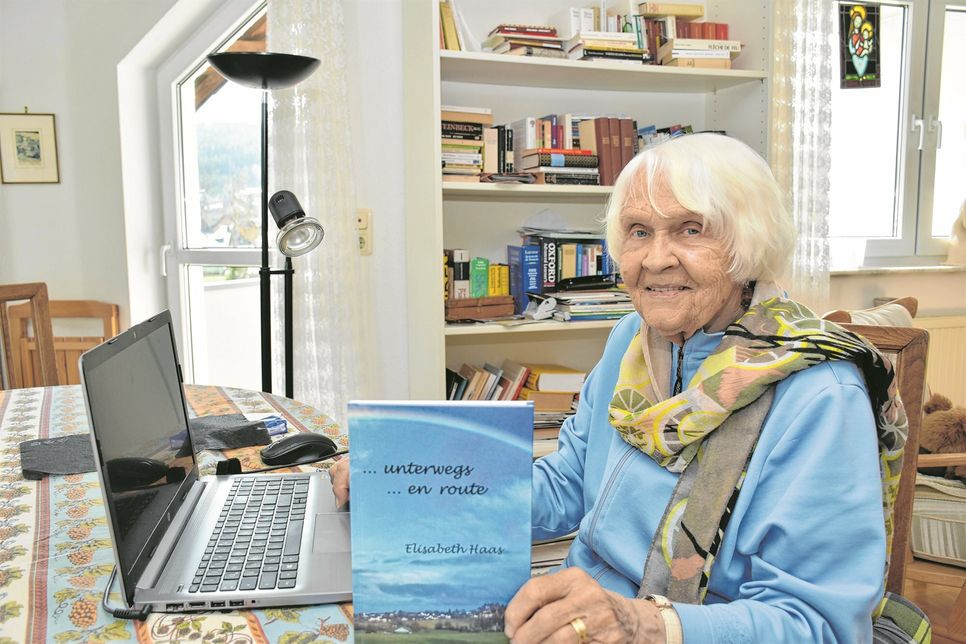 Gedichte hat die 91-jährige Elisabeth Haas in ihrem langen Leben immer geschrieben. Jetzt konnte die gebürtige Blumenthalerin ihren ersten Gedichtsband veröffentlichen.