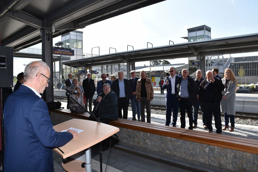 Mechernichs Bürgermeister Dr. Hans-Peter Schick wies auf die Bedeutung des Bahnhofs für die gesamte Region hin.