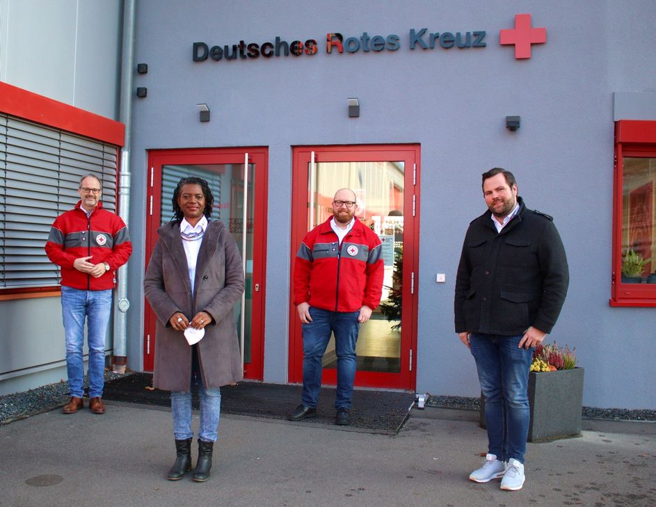 Sylvie Dayiku Pomame und Michael Kehren stehen beim Rotkreuz-Kreisverband in Sachen Antidiskriminierungsarbeit im Vordergrund. Kreisgeschäftsführer Rolf Klöcker (l.) und Boris Brandhoff als Leiter der Integrationsagentur stärken den beiden den Rücken. Foto: Thomas Schmitz/pp/Agentur ProfiPress
