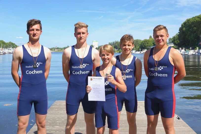 Die erfolgreichen Ruderer (v. l.): Jan Schneider, Louis Lenz, Steuermann Finn Deeke, Lasse Peters und Jakob Heimes.